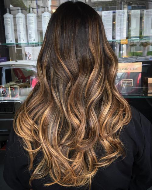 mörk brown hair with golden brown ombre highlights