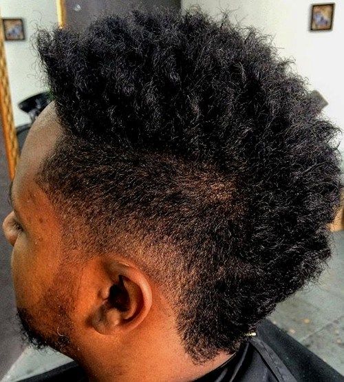 negru Mohawk with closely clipped sides