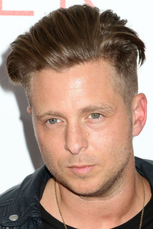misto men's hairstyle with side undercuts
