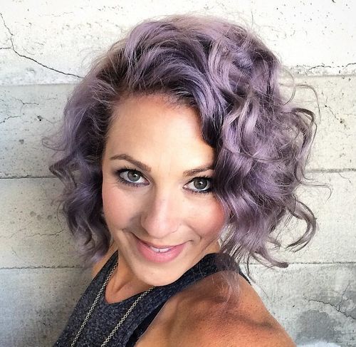 ușoară ash purple hair color