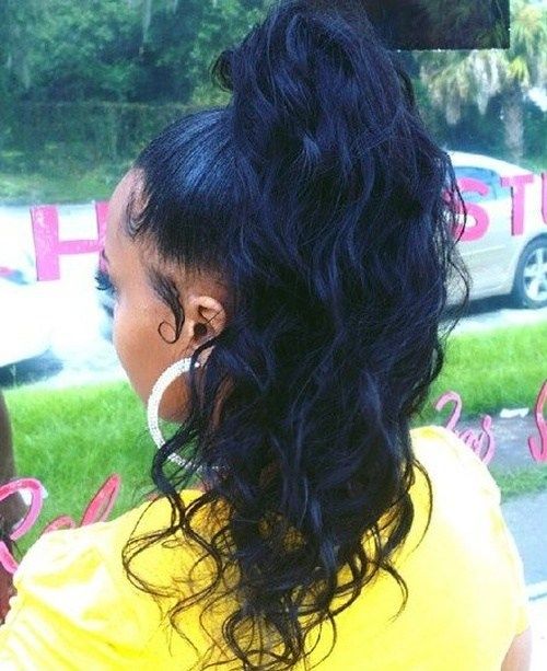 lång black wavy ponytail