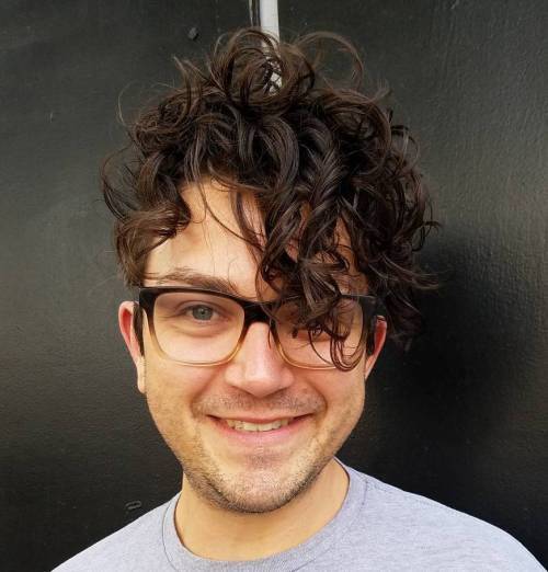 Дуго Curly Top Haircut For Men
