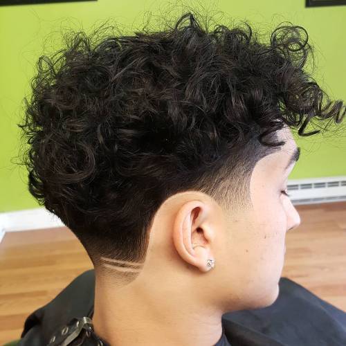Средње Curly Cut With Undercut