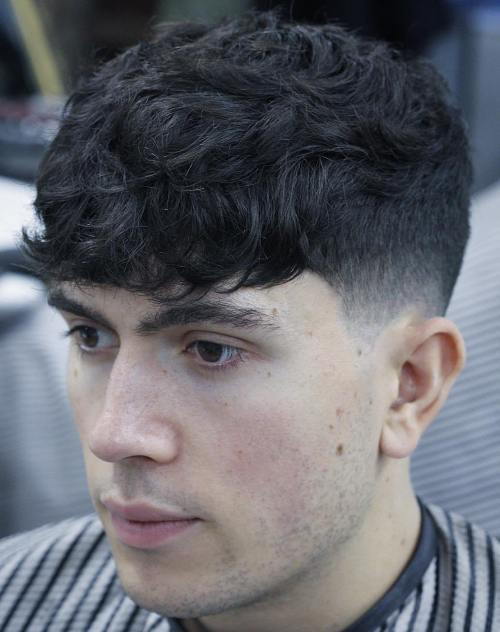 Krátky Men's Haircut For Curly Hair