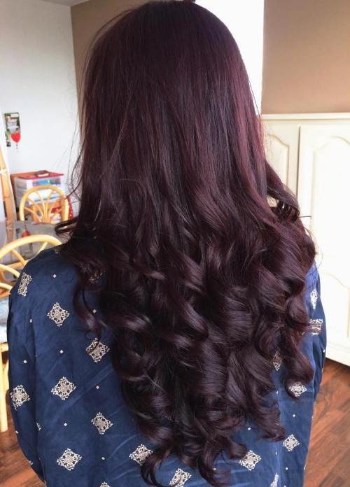 Lång Curly Burgundy Hairstyle