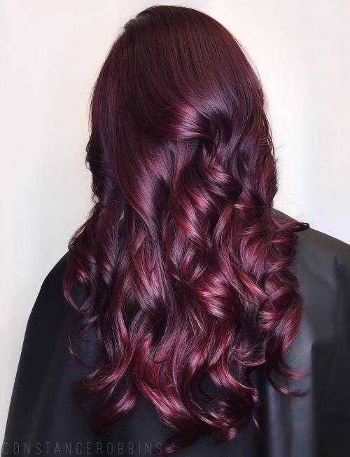 Lång Burgundy Hair With Maroon Highlights