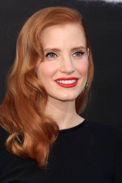 Jessica Chastain side downdo for square face