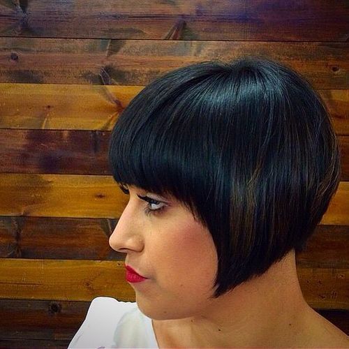 mic de statura vintage bob hairstyle with bangs