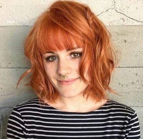 rörig curly bob hairstyle with straight bangs