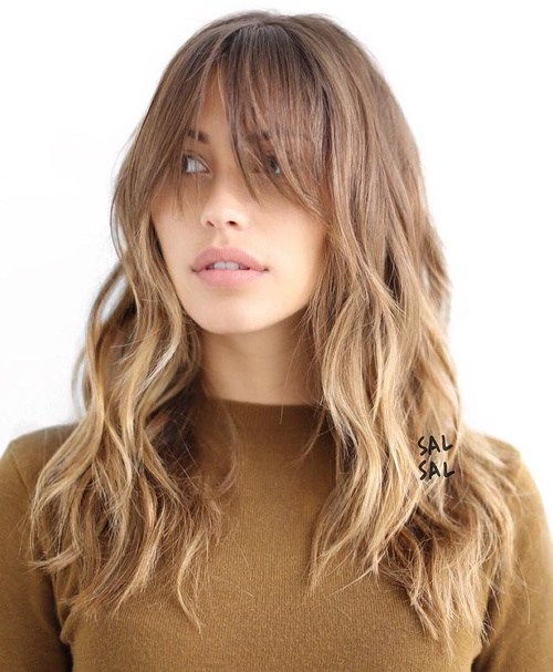 Ușoară Brown Layered Hairstyle With Bangs