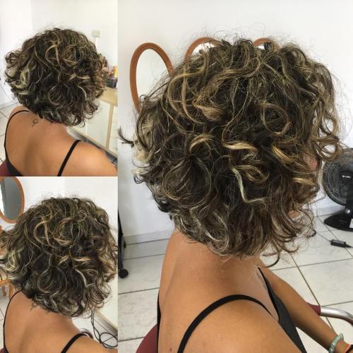 objemný Curly Bob With Highlights