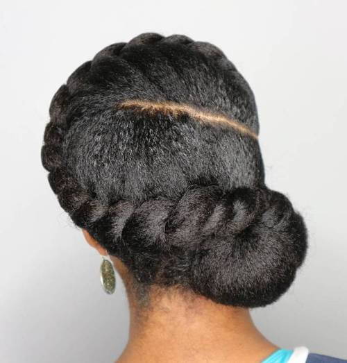 Naturlig Twisted Updo With Low Bun