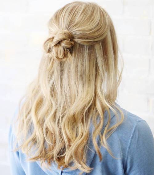 Halv Up Half Down Casual Hairstyle