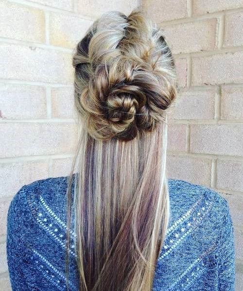 Rörig Half Updo With Two Knots