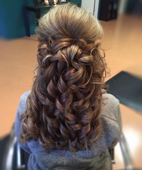 Halv Up Half Down Curly Hairstyle With Bouffant