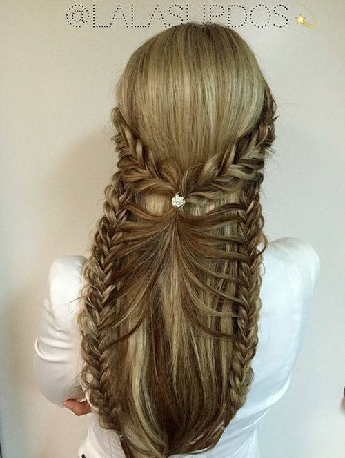 fint braided half up hairstyle