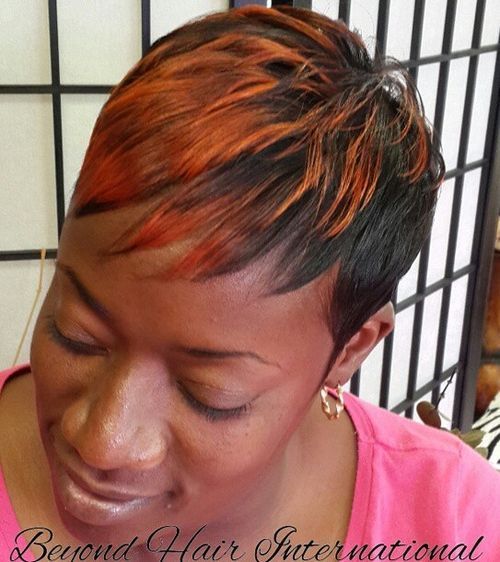 afrikansk American short edgy hairstyle with highlights