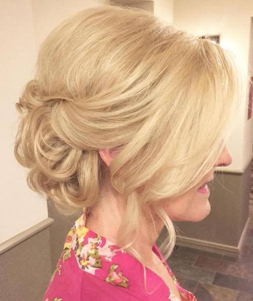 Mamă Of The Bride Bouffant Updo