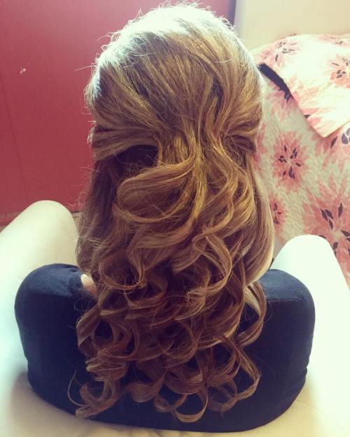 Lung Curly Half Up Hairstyle