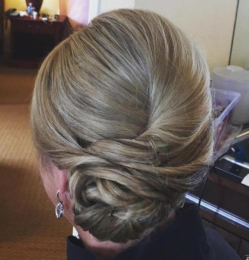 Formell Twisted Chignon Updo