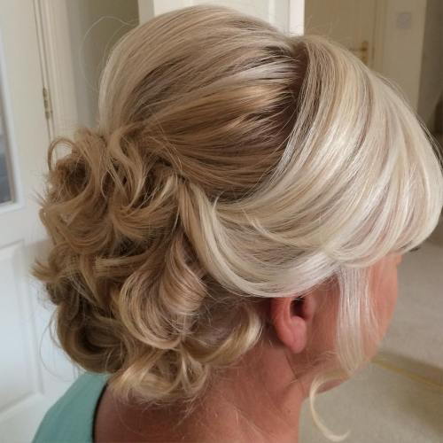 Creț Updo With Bouffant For Older Women
