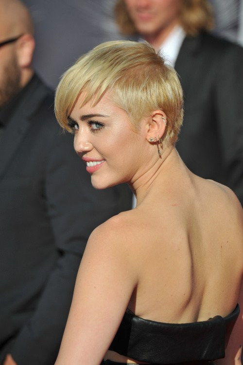 Miley Cyrus short hairstyle