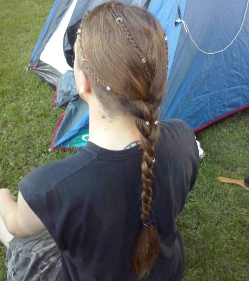 Muži's Long Braided Hairstyle