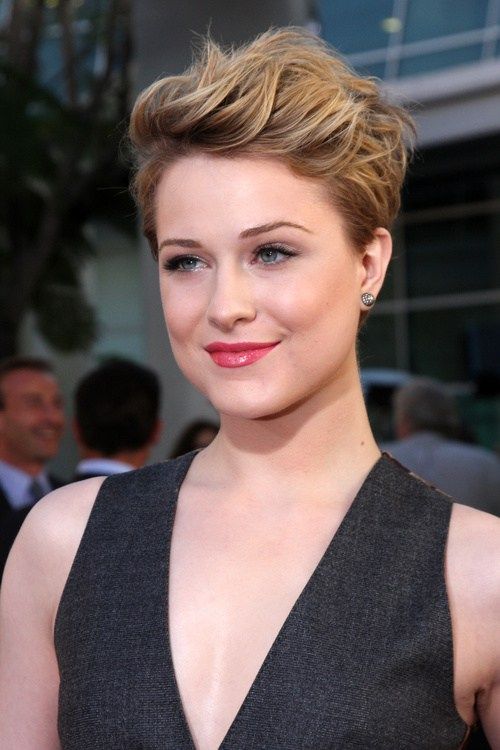 srčkan pixie hairstyle for a round face