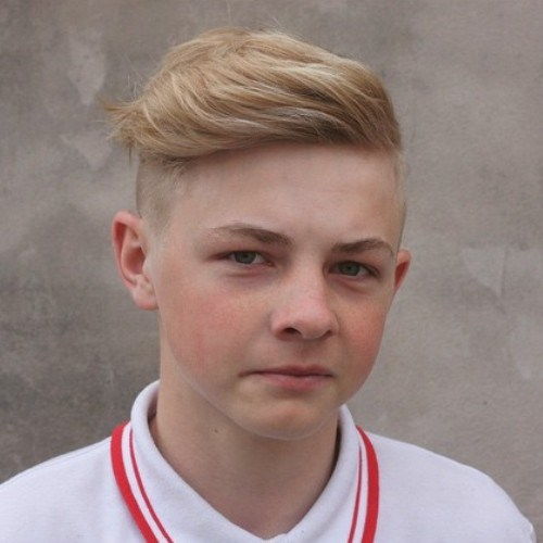 Lång Top Shaved Sides Haircut For Boys
