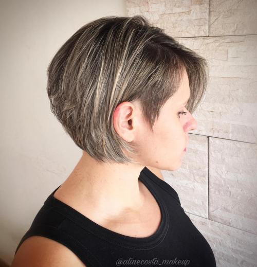 Inverted Bob With Highlights For Thin Hair