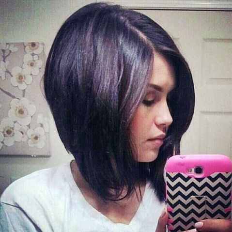 дуго inverted bob with a side part