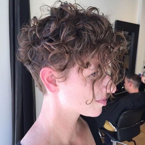 kort curly hairstyle with undercut for girls
