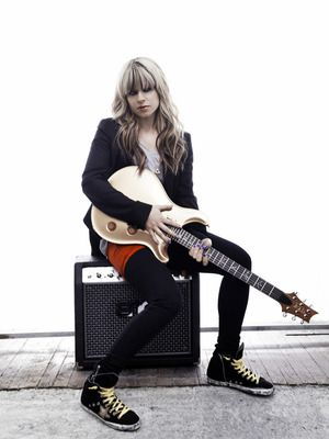 Orianthi female guitarist