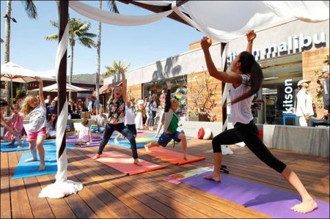 alice and olivia and look up yoga event in malibu memorial day 2012