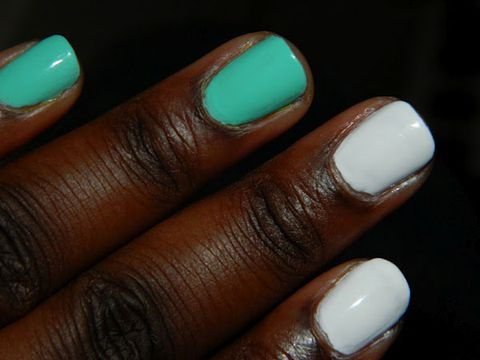 боја blocking on nails trends