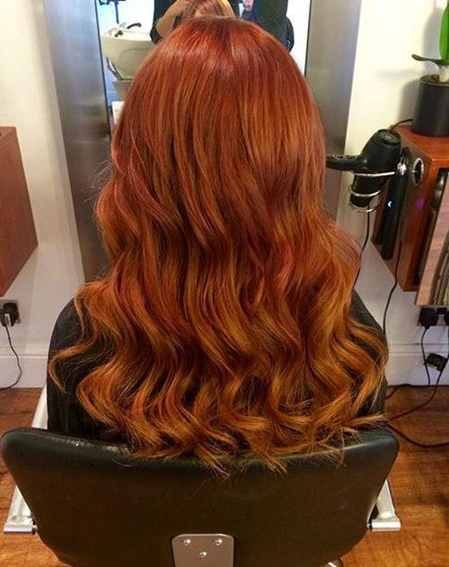 červená curly ombre hair
