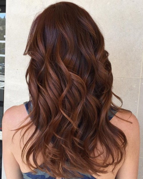 roşcat brown hair with caramel highlights