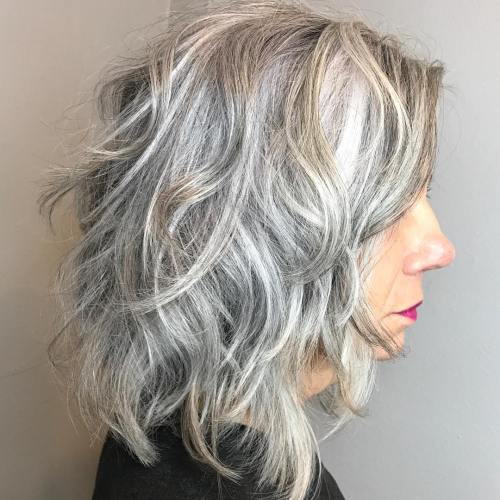 Средње Layered Gray Hairstyle