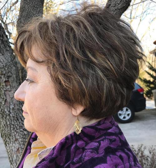Mic de statura Layered Tousled Hairstyle Over 60