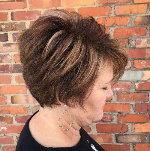 Lung Brown Pixie Hairstyle With Highlights