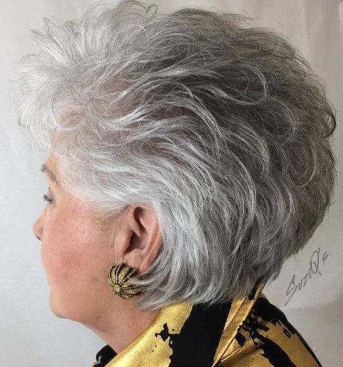 Äldre Women's Short Gray Layered Hairstyle