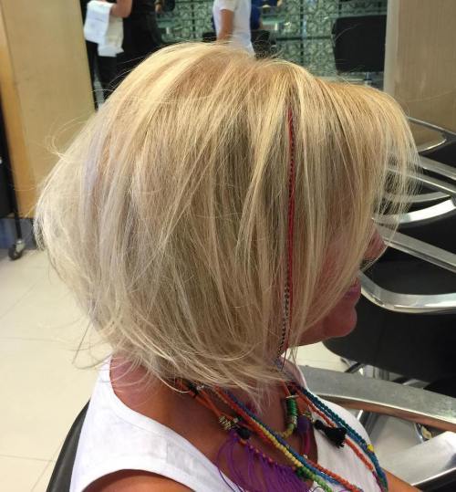 Äldre Women's Blonde Bob Hairstyle