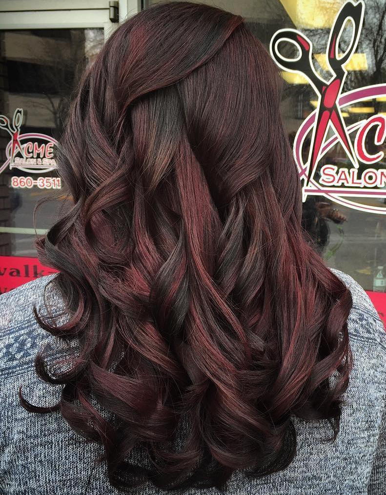 čierna Hair With Subtle Red Highlights
