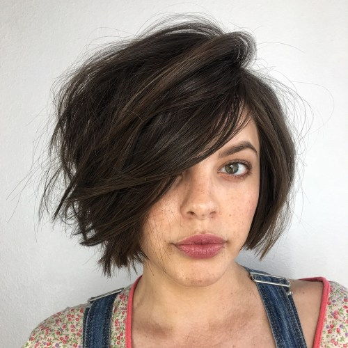 chaotický Side-Parted Brown Bob