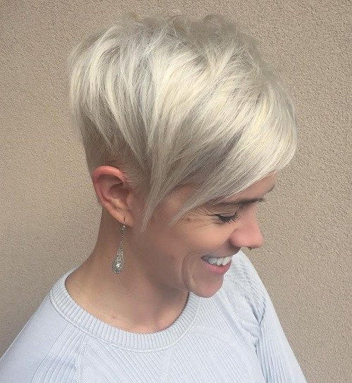 striebro Blonde Pixie With Long Side Bangs