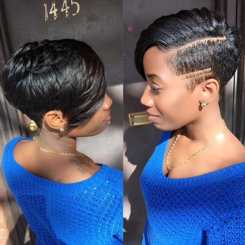 Ženske's Black Side Part Haircut