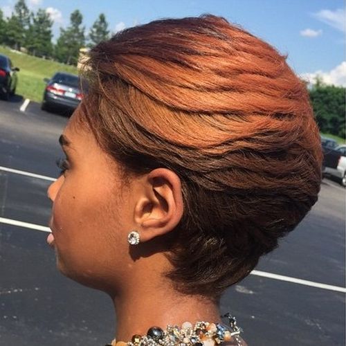 kratek layered hairstyle for black women