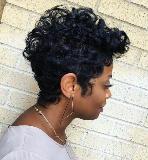 Negru Curly Pixie Hairstyle
