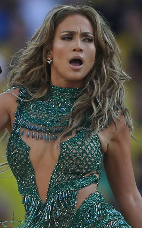 Jennifer Lopez light brown hair with blonde highlights
