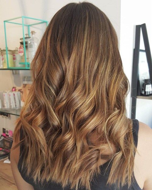 tmavý Brown Hair With Caramel Ombre Highlights